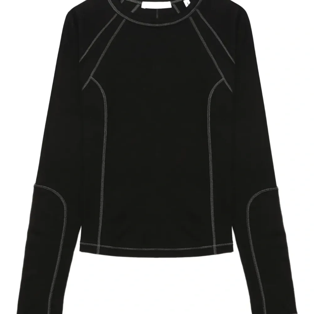 Топ с отделкой швами