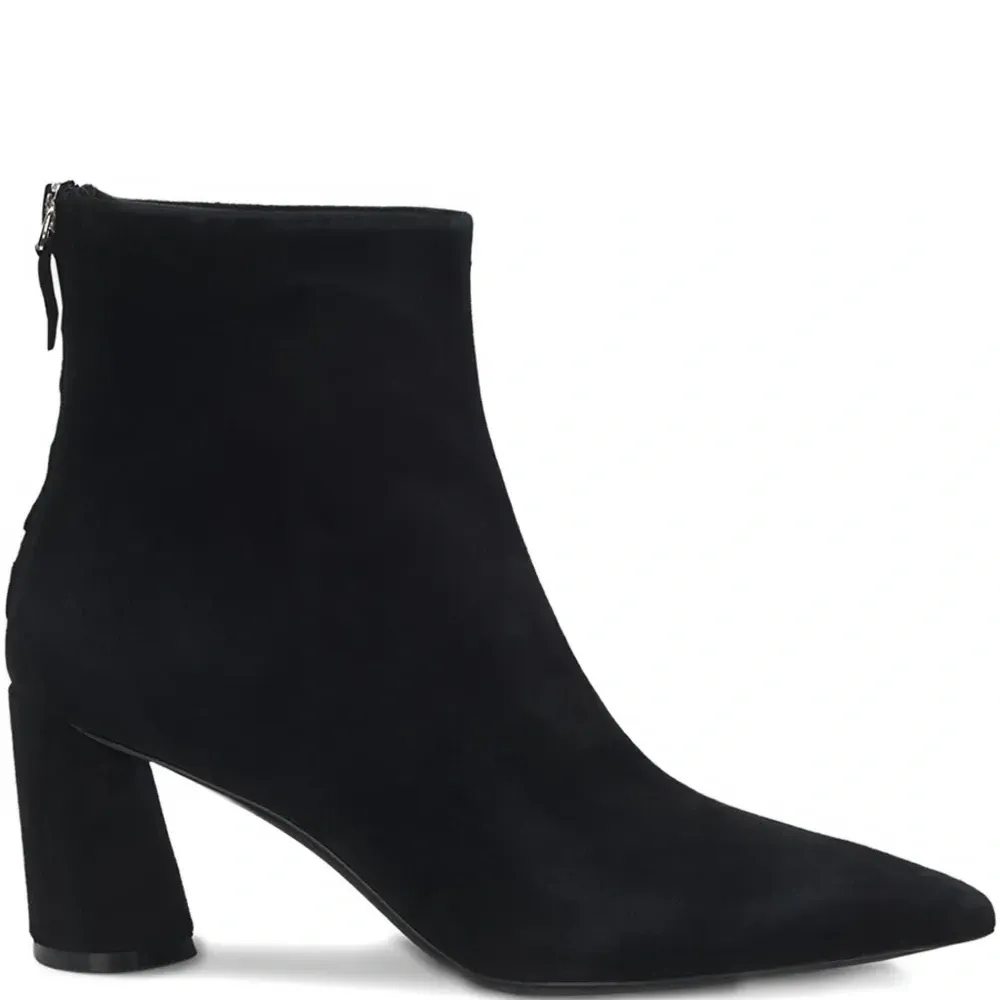 Ботинки на толстом каблуке с зауженным носком