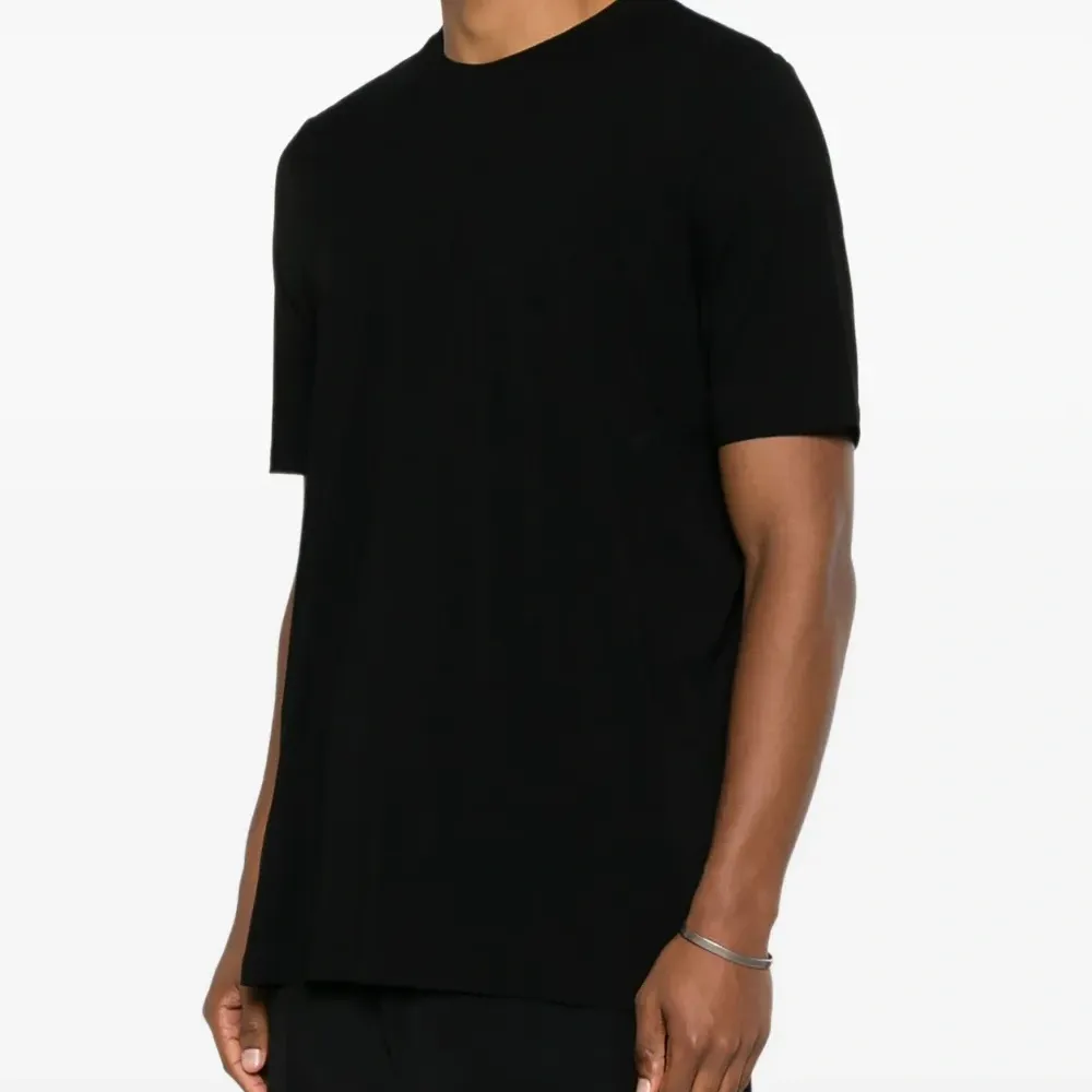 Футболка с круглым вырезом