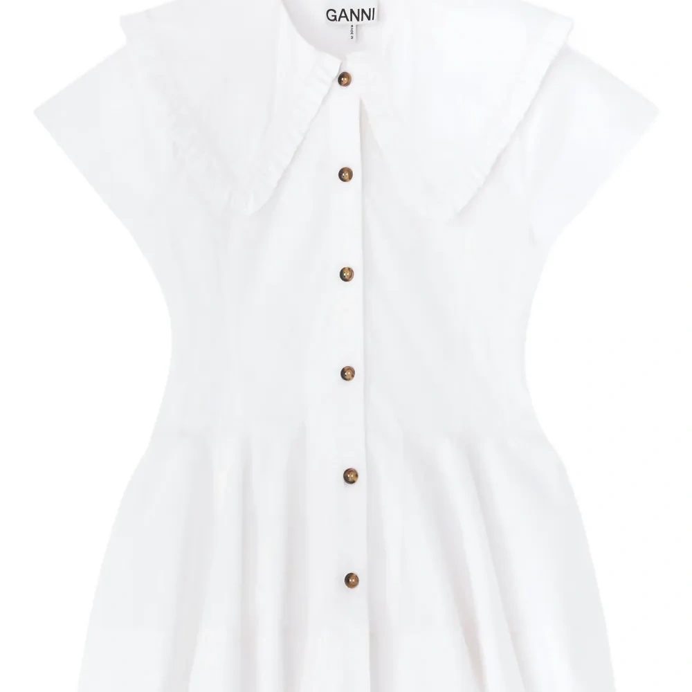 Топ с оборками на воротнике