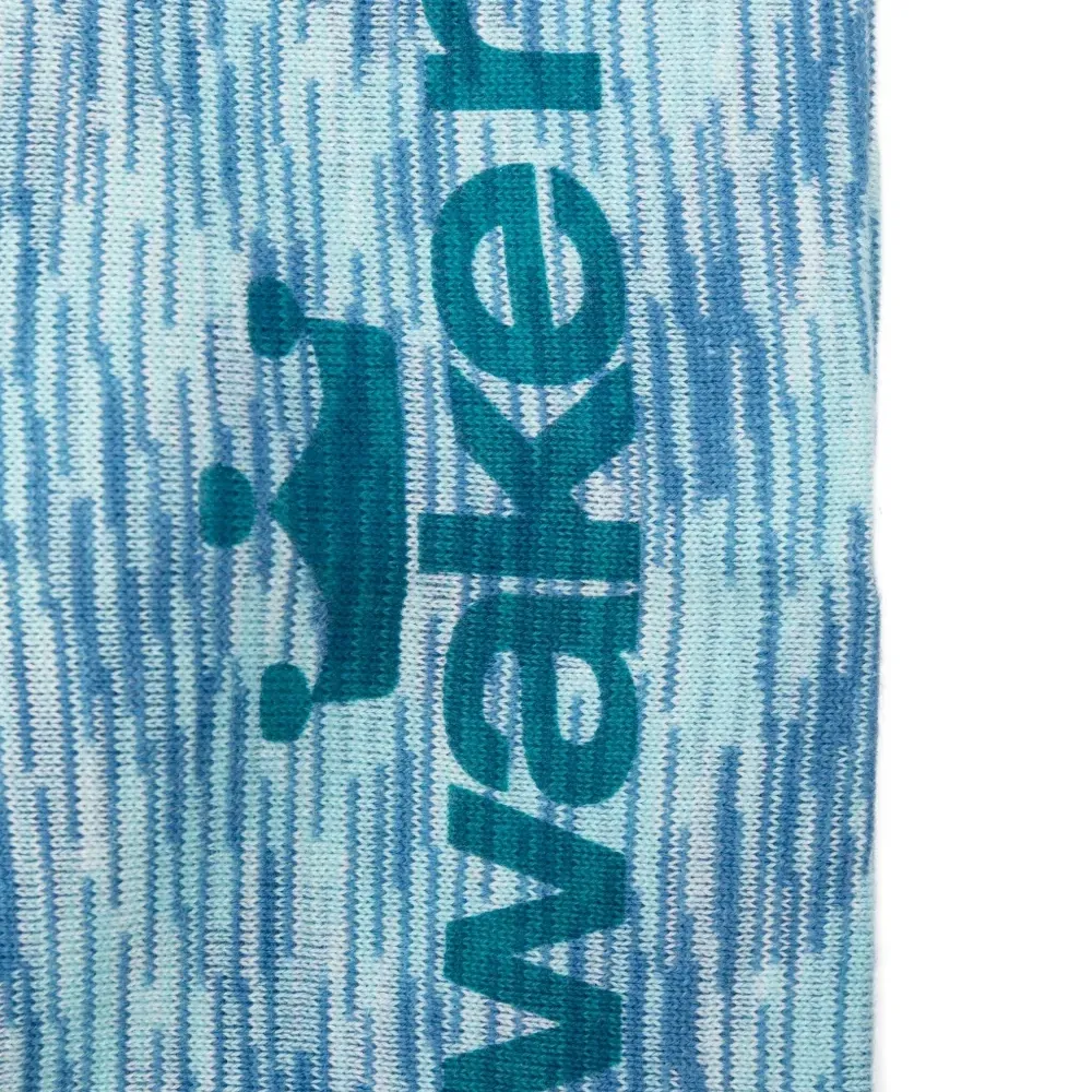 Вязаная шапка с логотипом