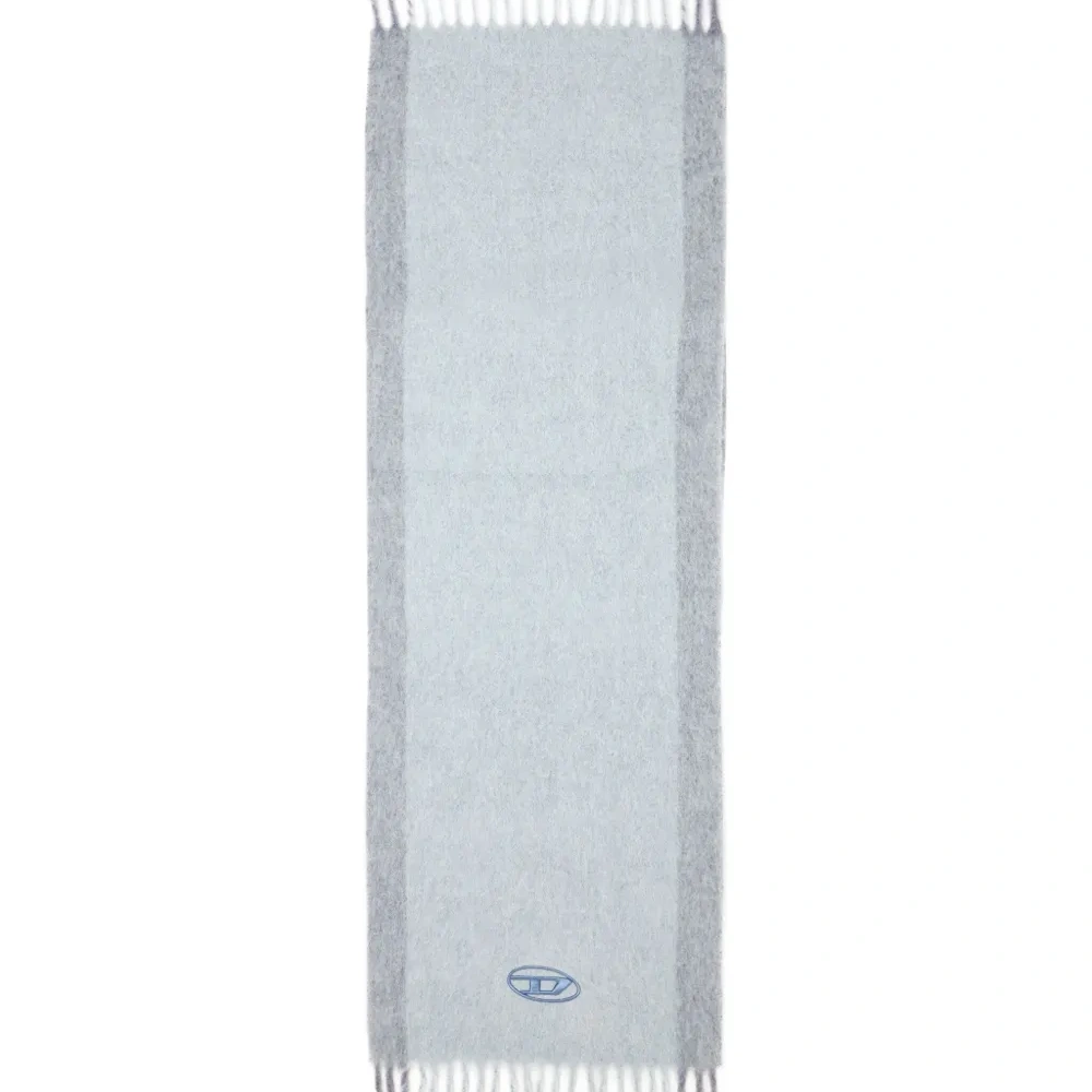 Шарф с вышитым логотипом и бахромой по краям