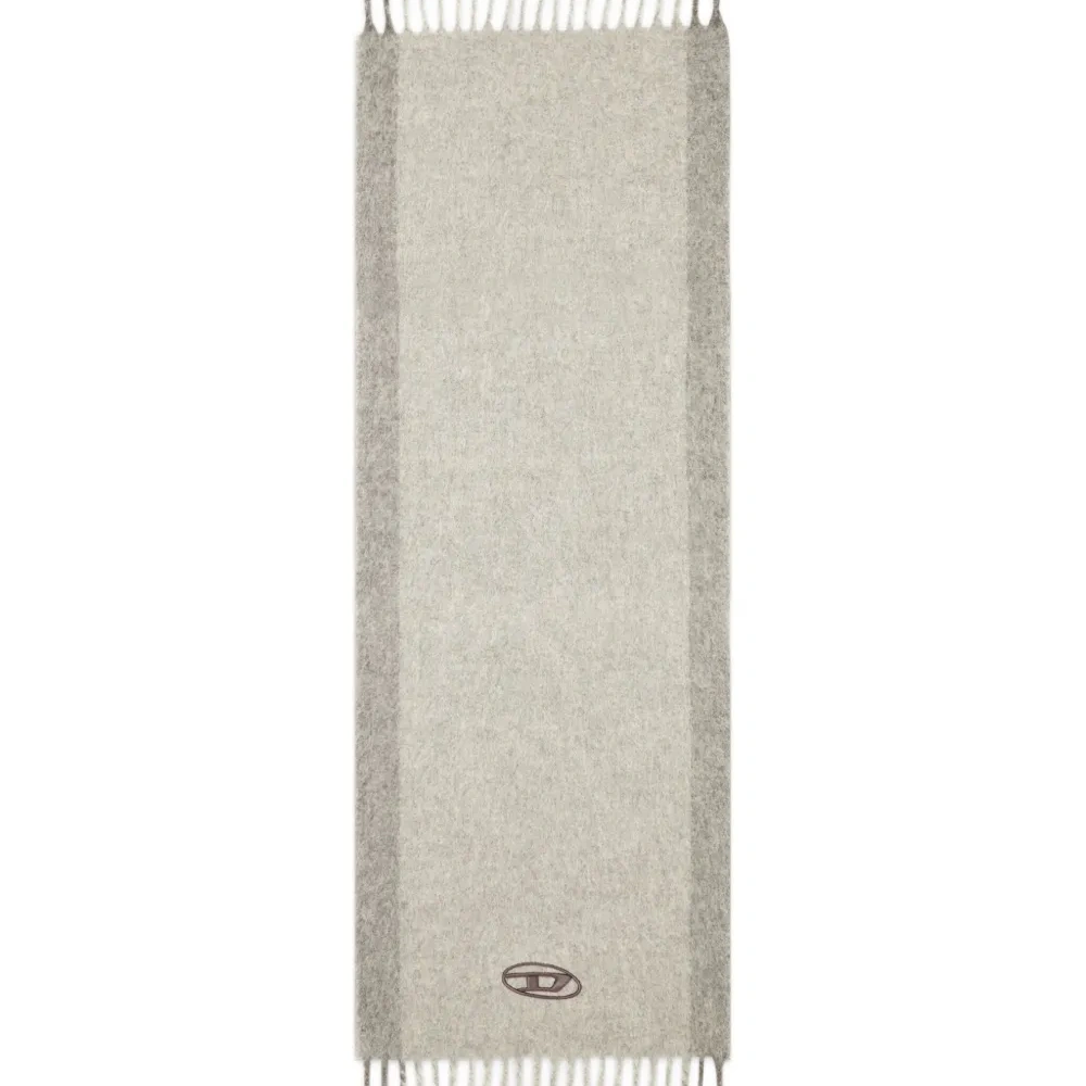 Шарф с вышитым логотипом и бахромой