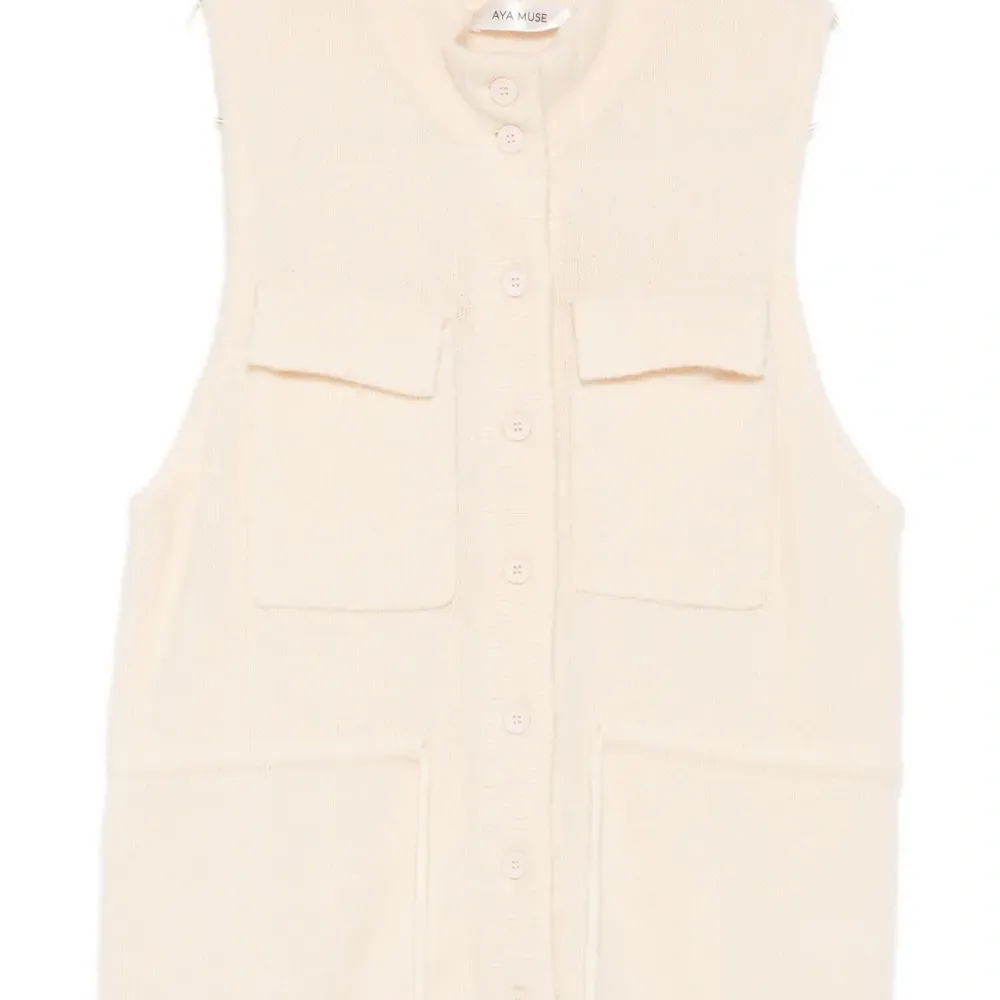 Жилет на пуговицах с клапанными карманами