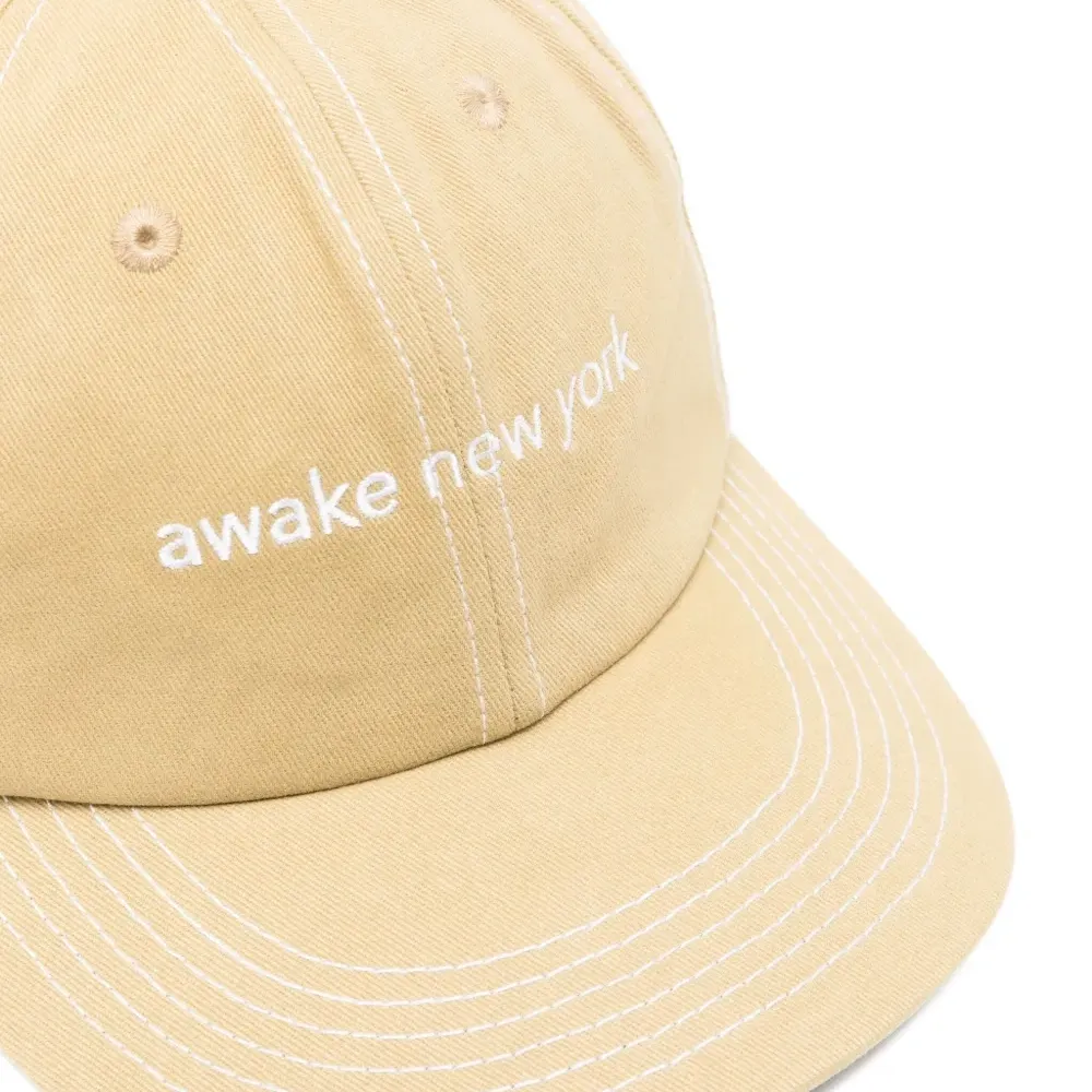 Бейсболка с вышитым логотипом