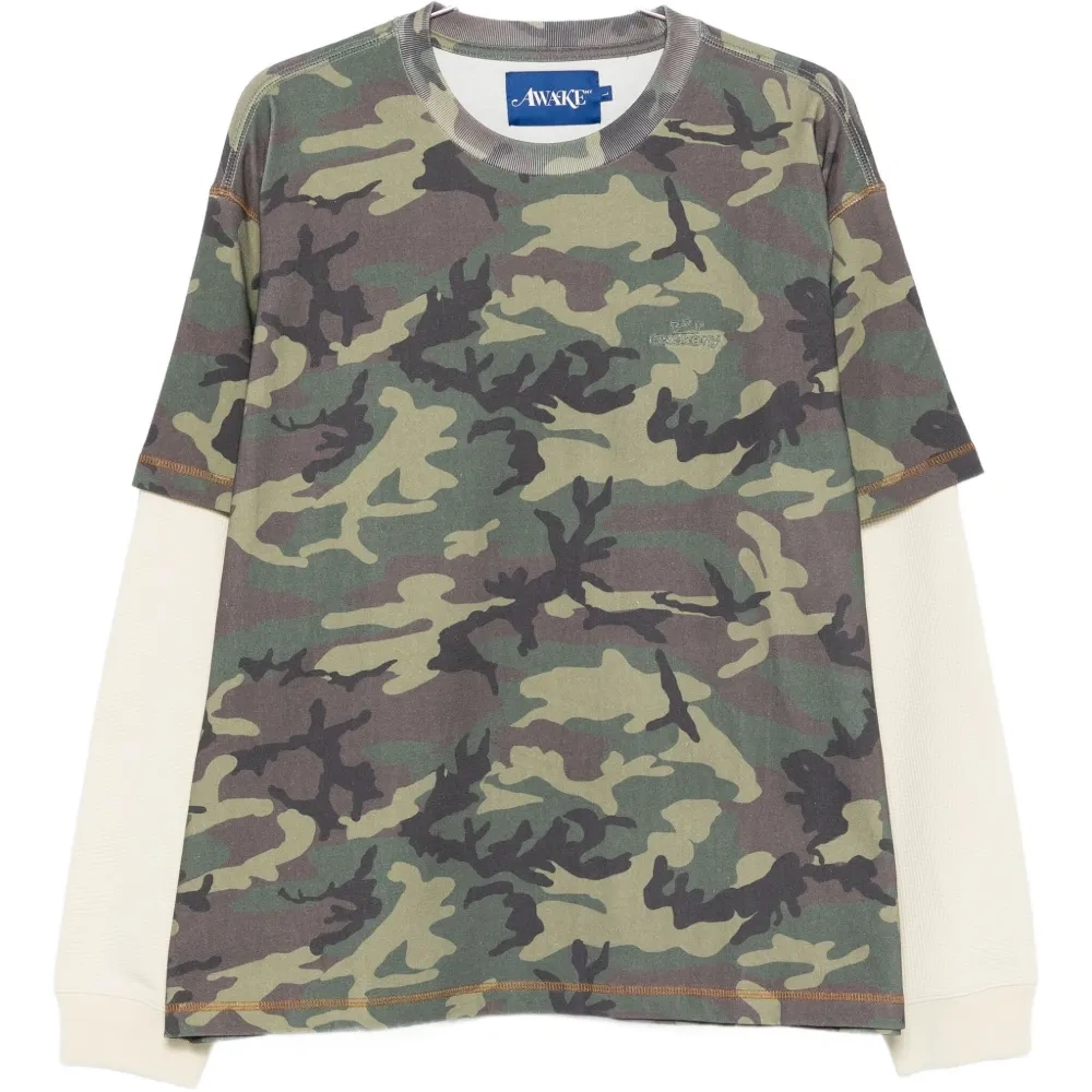 Футболка с камуфляжным принтом и двойными рукавами