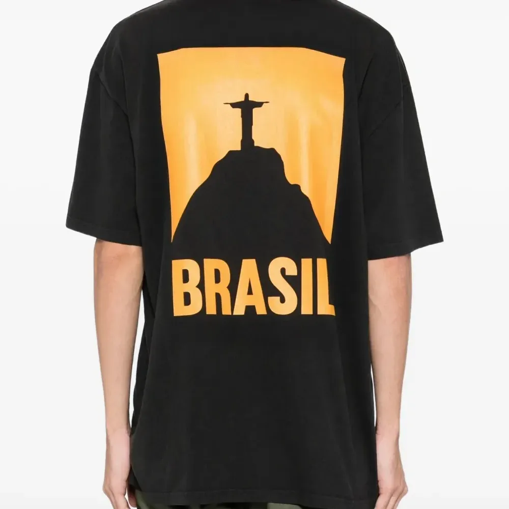 Футболка с графическим принтом