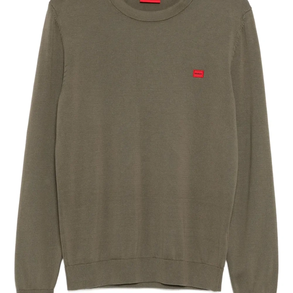 Топ с вышитым логотипом