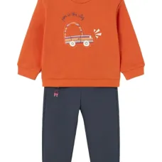 Спортивный костюм с круглым вырезом