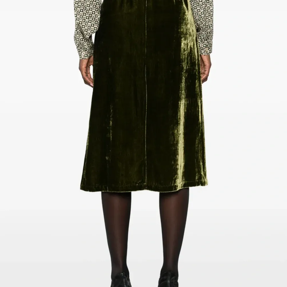 Велюровая миди-юбка на эластичном поясе