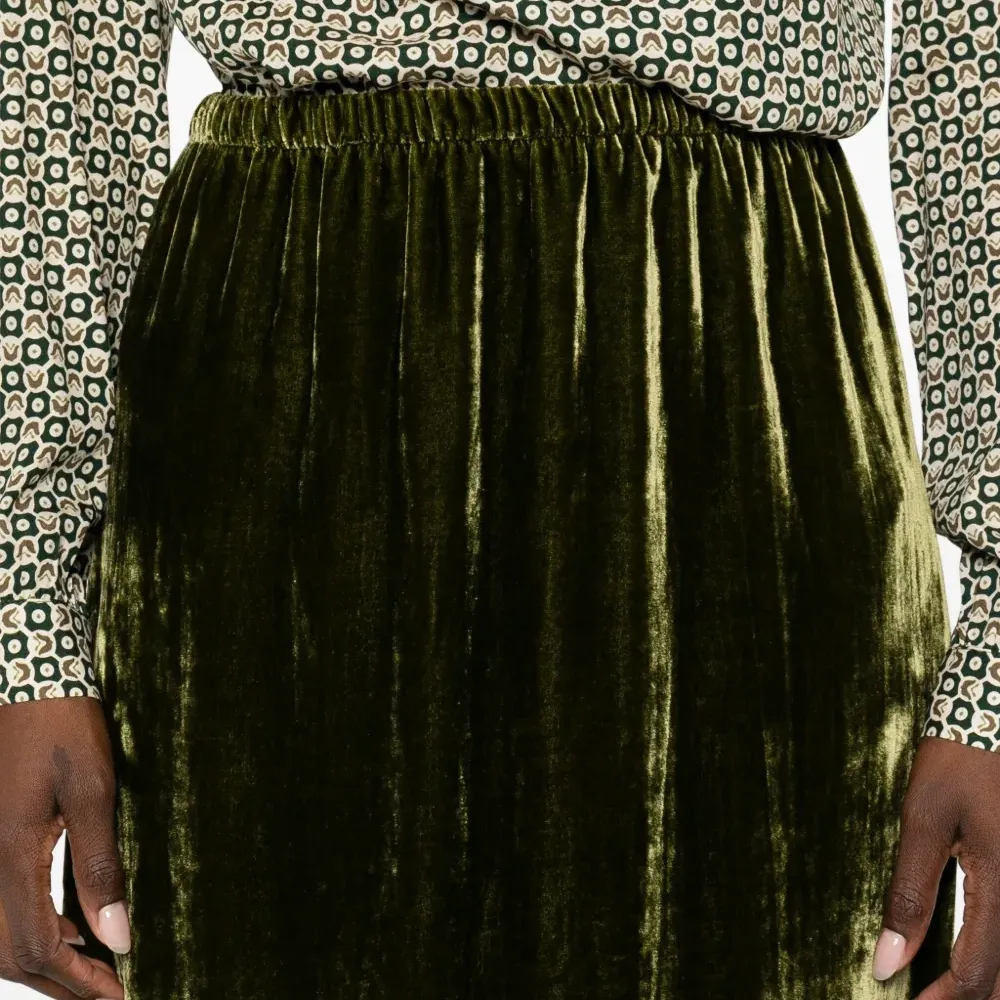 Велюровая миди-юбка на эластичном поясе