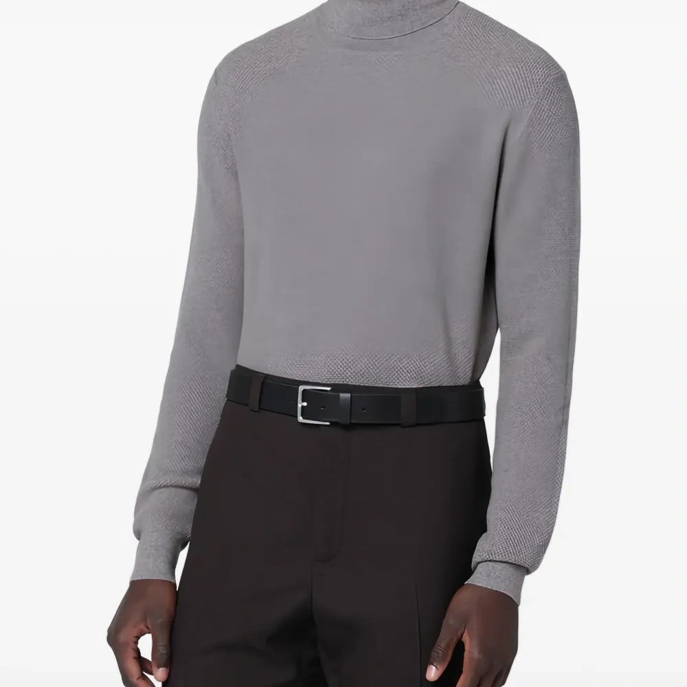 Свитер с высоким воротником