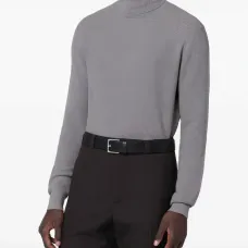 Свитер с высоким воротником