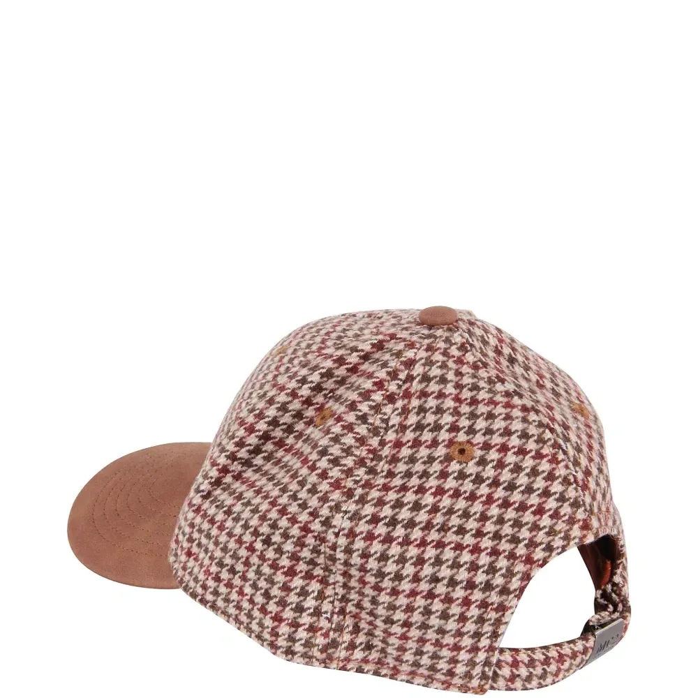 Бейсболка в ломаную клетку