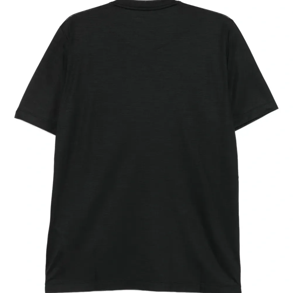 Футболка James