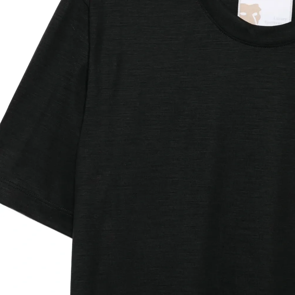 Футболка James