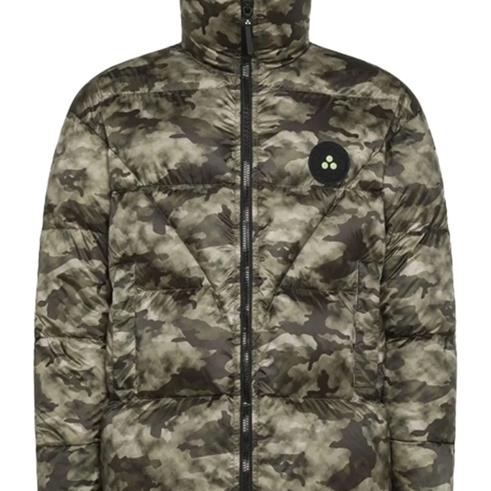 Камуфлированная стёганая куртка