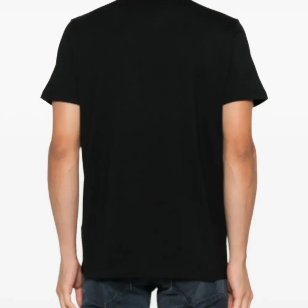 Футболка с принтом логотипа Футболка с принтом логотипа