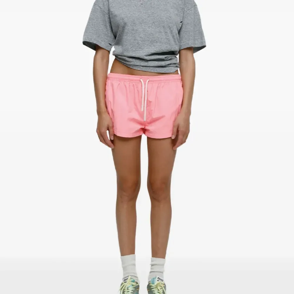 Короткие шорты с кулиской