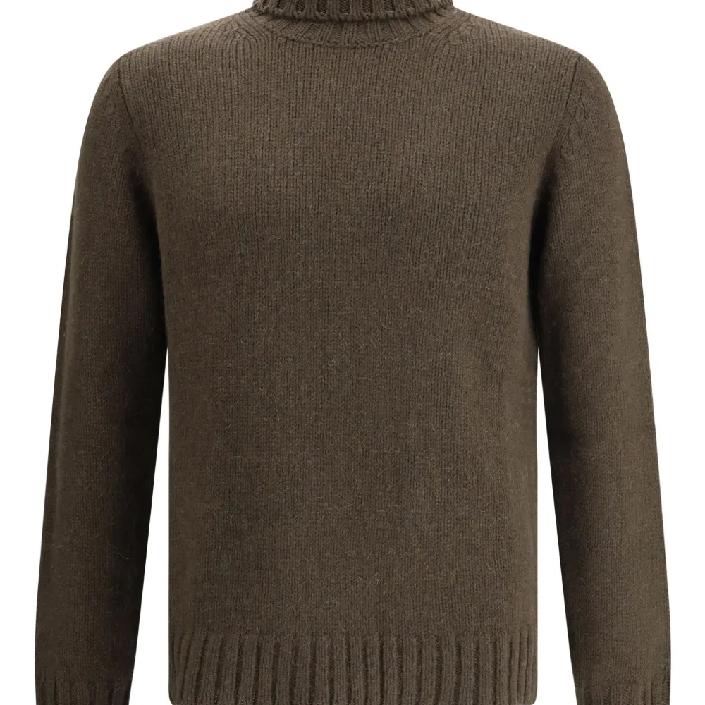 Свитер с воротником-гольф