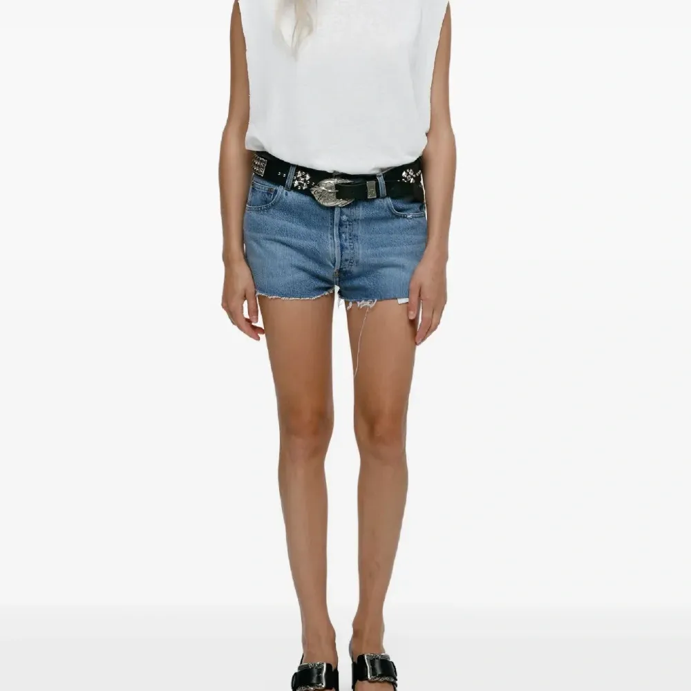 Джинсовые шорты с бахромой