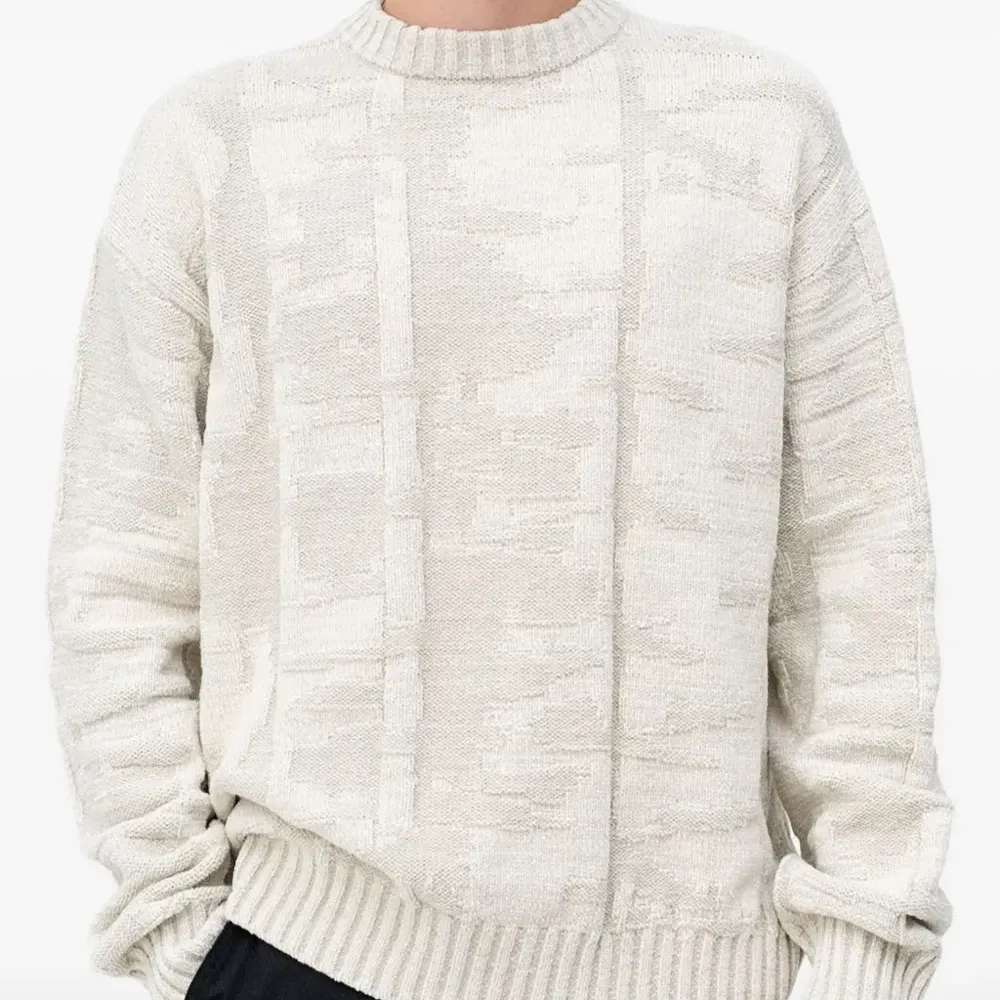 Фактурный вязаный свитер