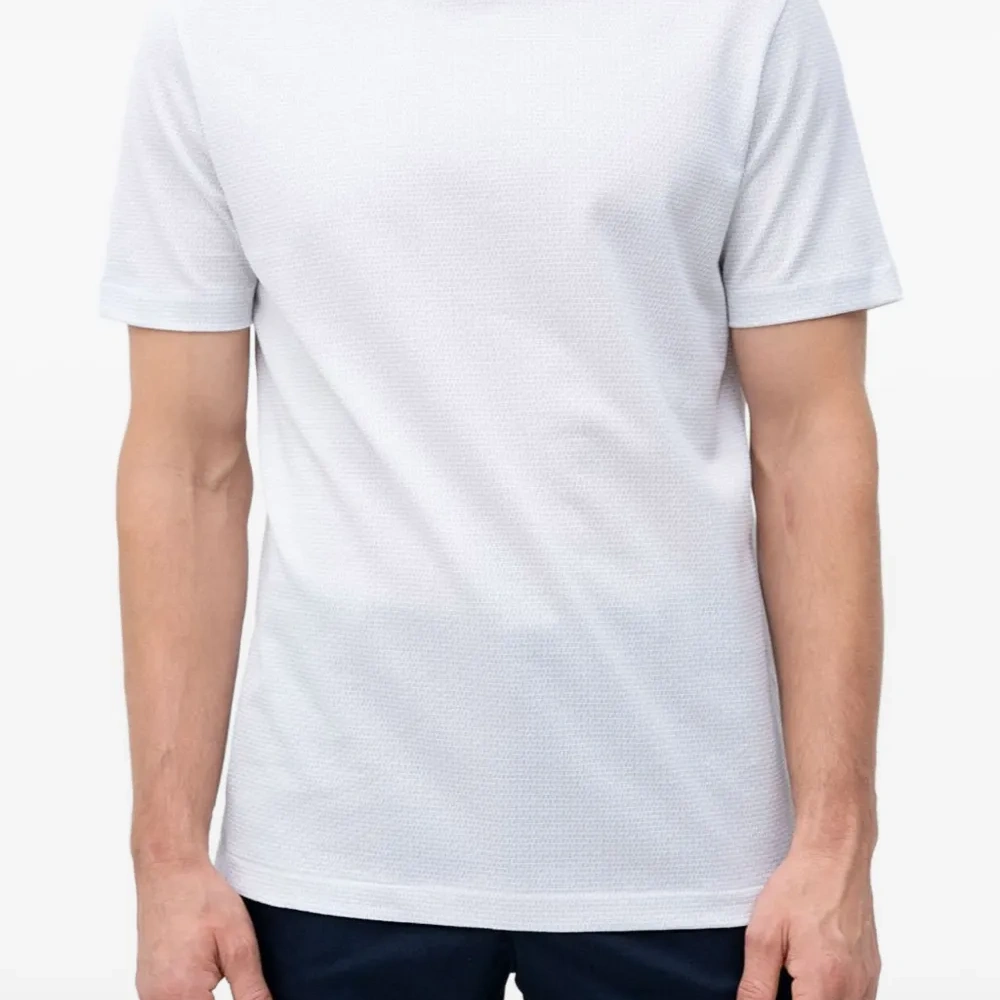 Фактурная хлопковая футболка