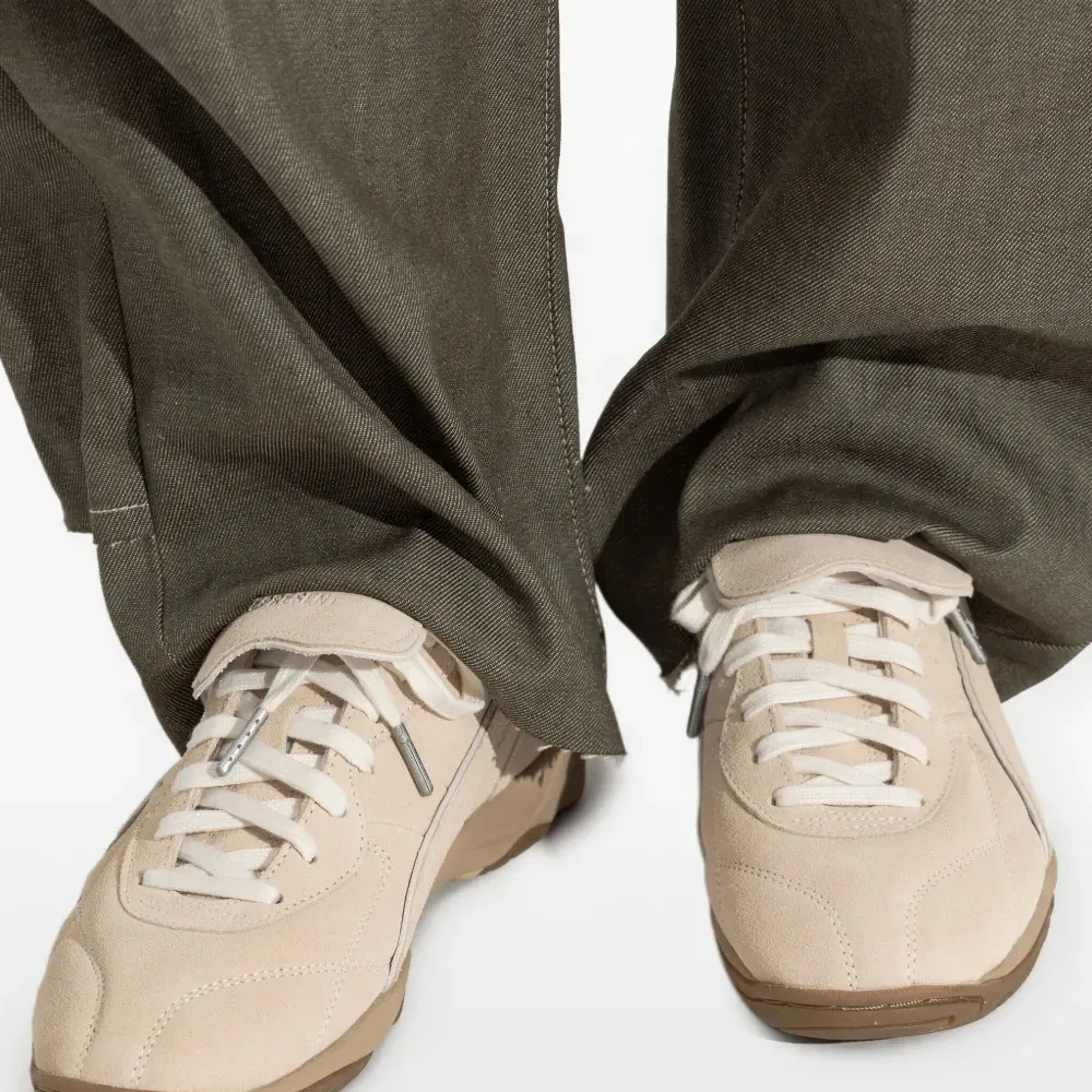 Дутые кроссовки из коллаборации с Represent