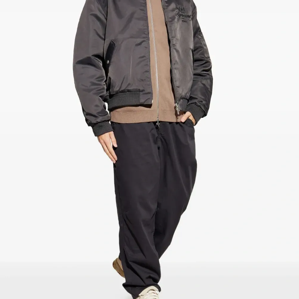 Толстовка на молнии с вышитым логотипом из коллаборации с Represent Толстовка на молнии с вышитым логотипом из коллаборации с Represent