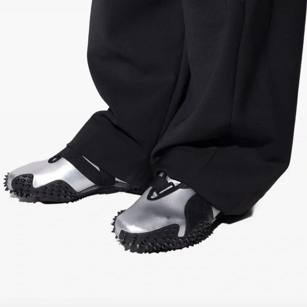 Кроссовки с логотипом