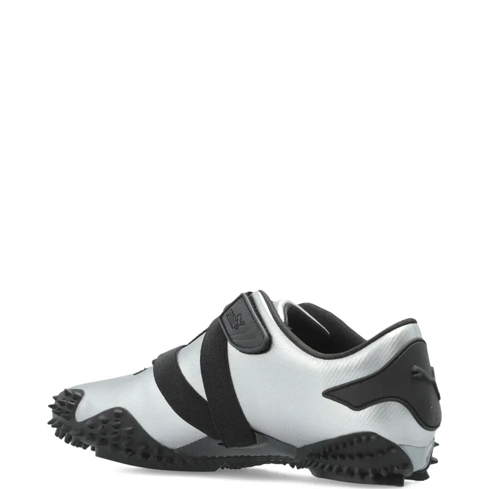 Кроссовки с логотипом