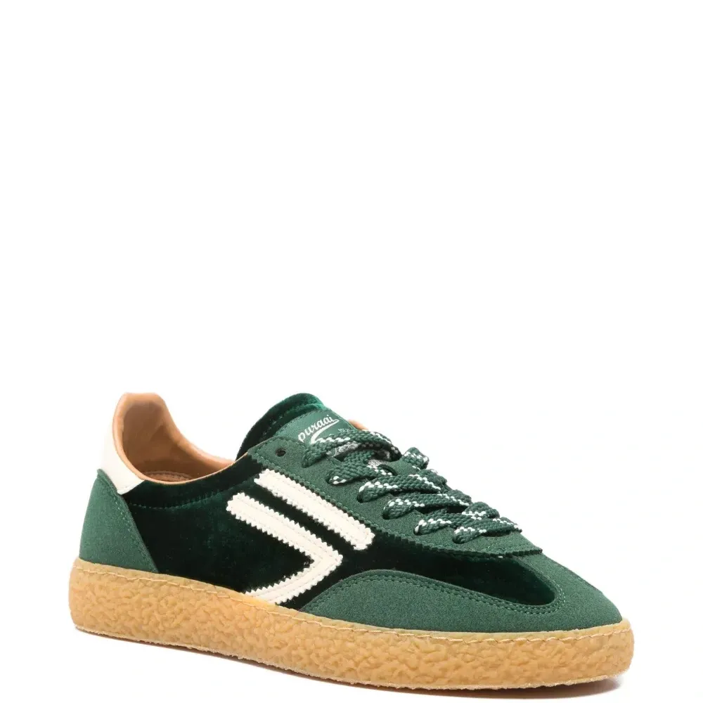 Кроссовки с бархатными вставками