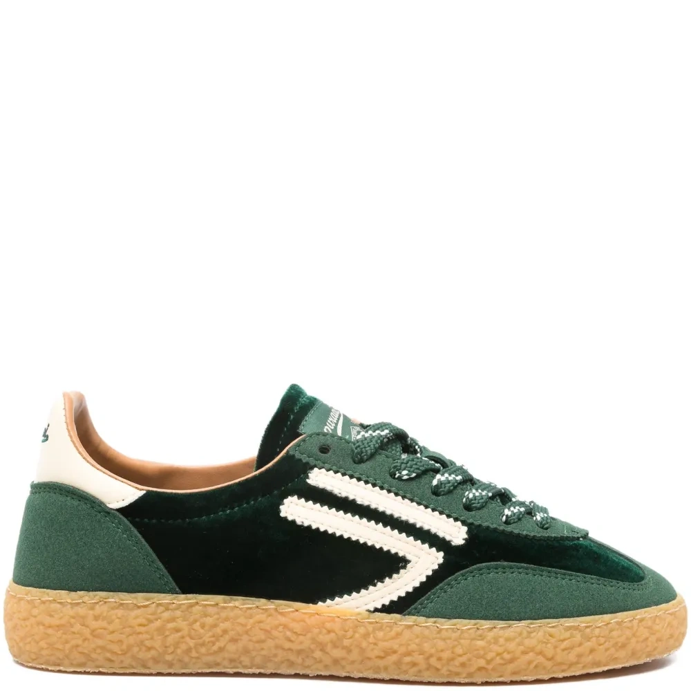 Кроссовки с бархатными вставками