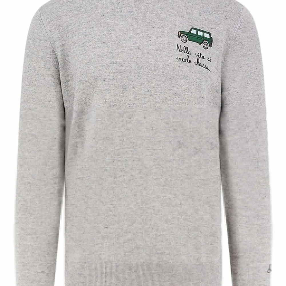 Свитер с вышитым мотивом