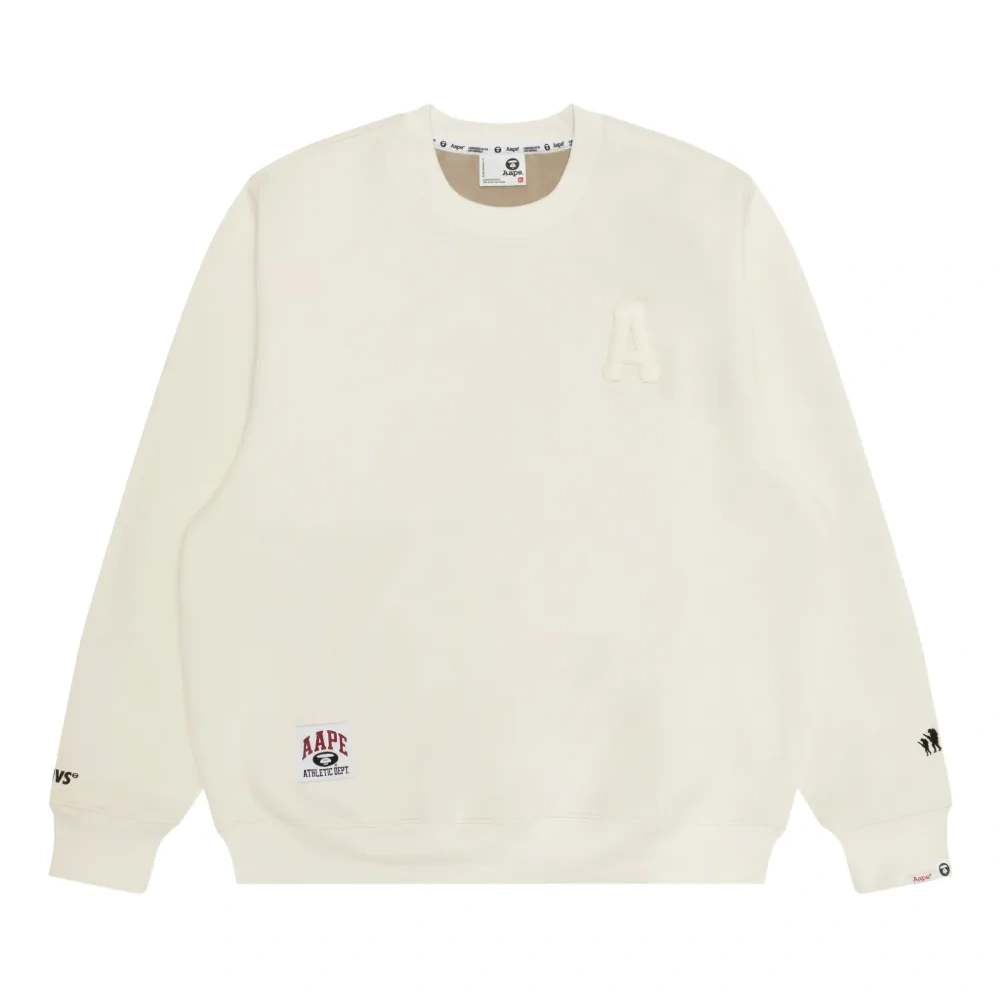 Свитшот с аппликацией и графическим рисунком