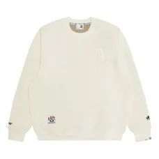 Свитшот с аппликацией и графическим рисунком