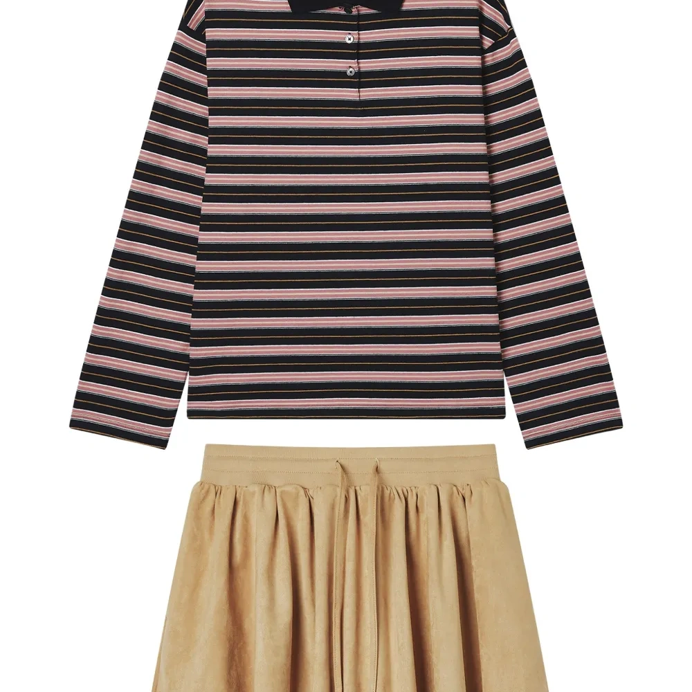 Комплект из полосатой рубашки-поло и мини-юбки