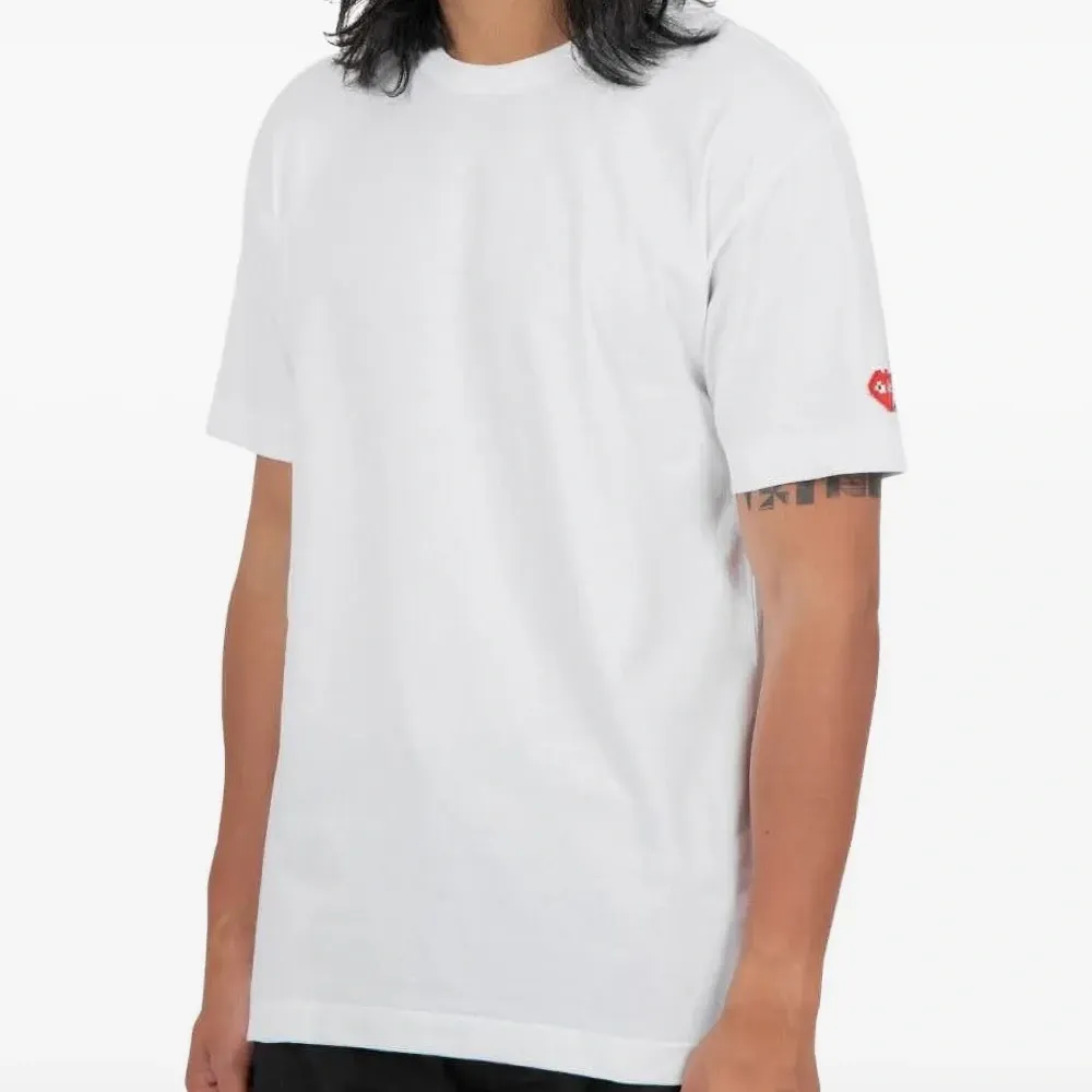 Футболка с вышитым логотипом