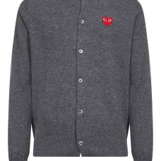 Кардиган с пуговицами и логотипом в виде сердца