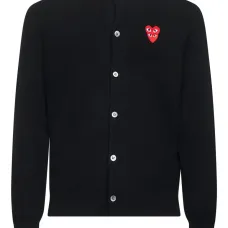 Кардиган с пуговицами и логотипом в виде сердца