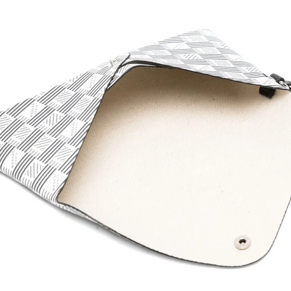 Клатч с геометрическим узором