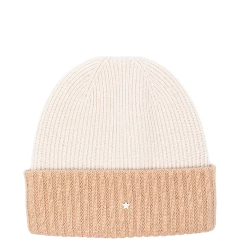 Вязаная шапка в резинку