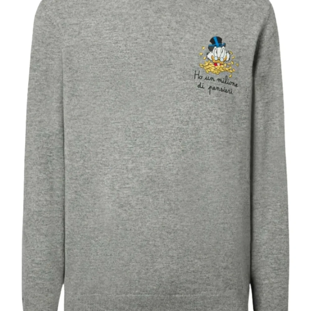 Свитер с вышитым мотивом