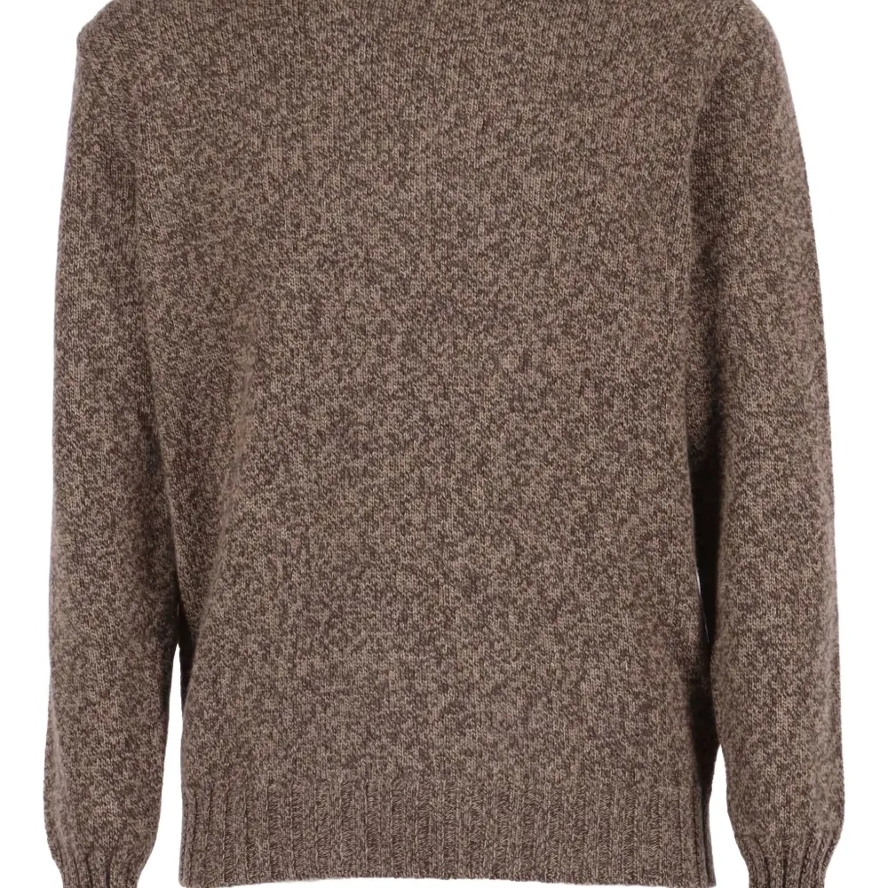 Свитер с круглым вырезом