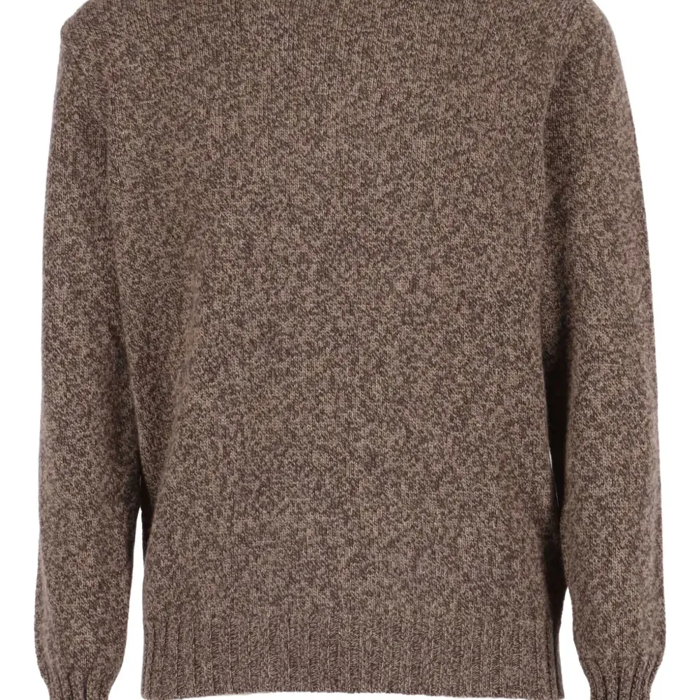 Свитер с круглым вырезом