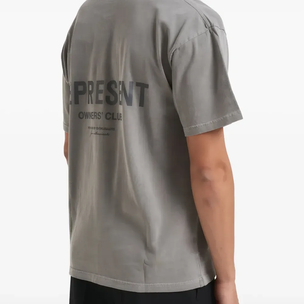 Футболка с логотипом