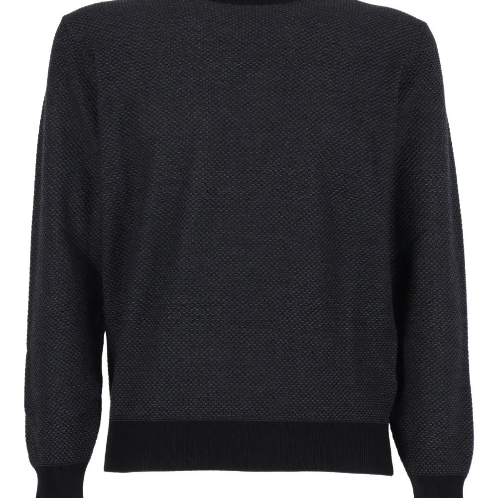 Свитер с круглым вырезом