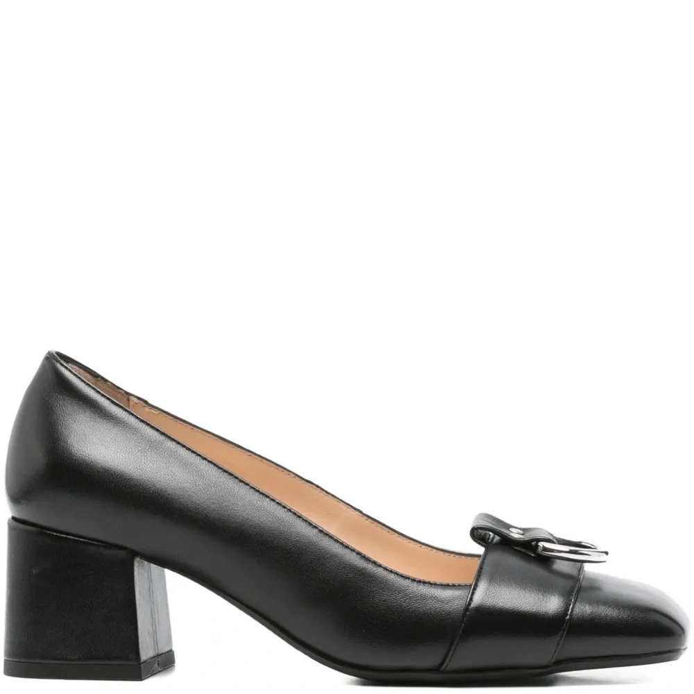 Туфли-лодочки с декоративным кольцом