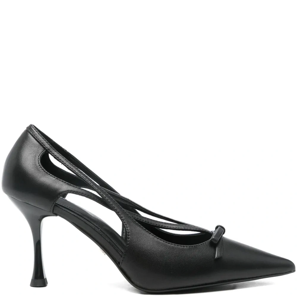 Туфли-лодочки на каблуке с вырезами