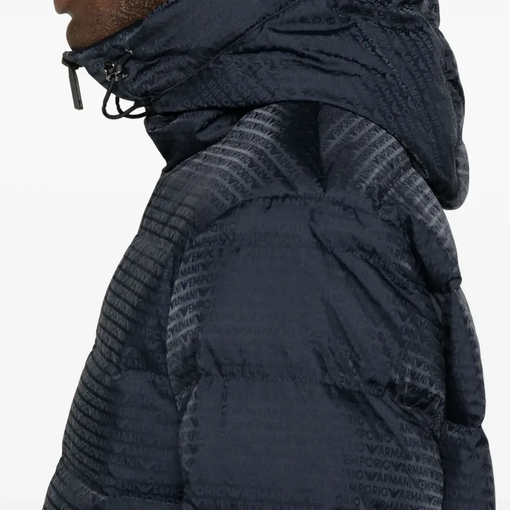 Куртка с логотипом